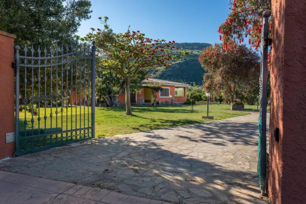 A Charming Country Cottage + Bikes And Kayaks Bosa Εξωτερικό φωτογραφία